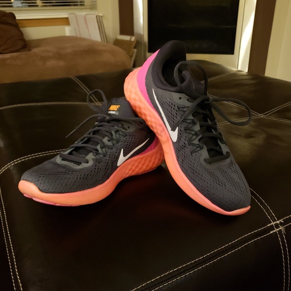 Nike Shoes - Nike • Lunar Skyelux Trainers